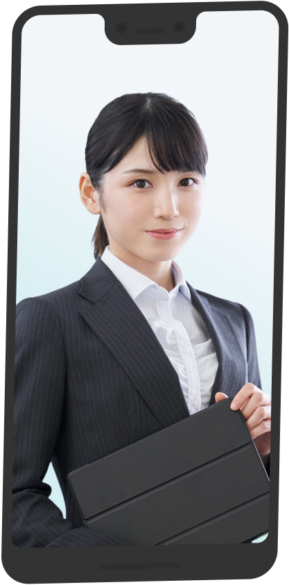 ガッツポーズをする女性